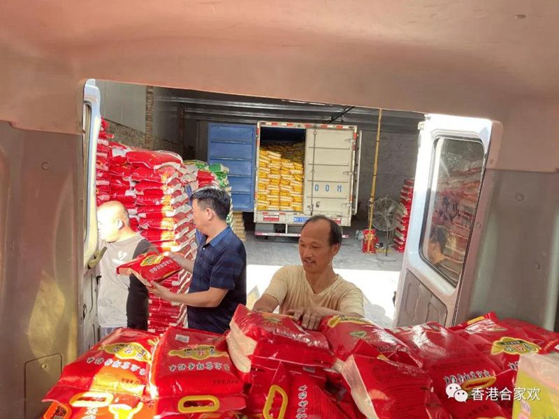 風(fēng)雨同舟，助力抗洪救災(zāi)！不忘初心，共建軍民情深